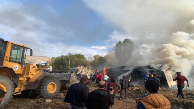 Feci kaza: Yolcu otobüsü, tanker ve TIR alev aldı